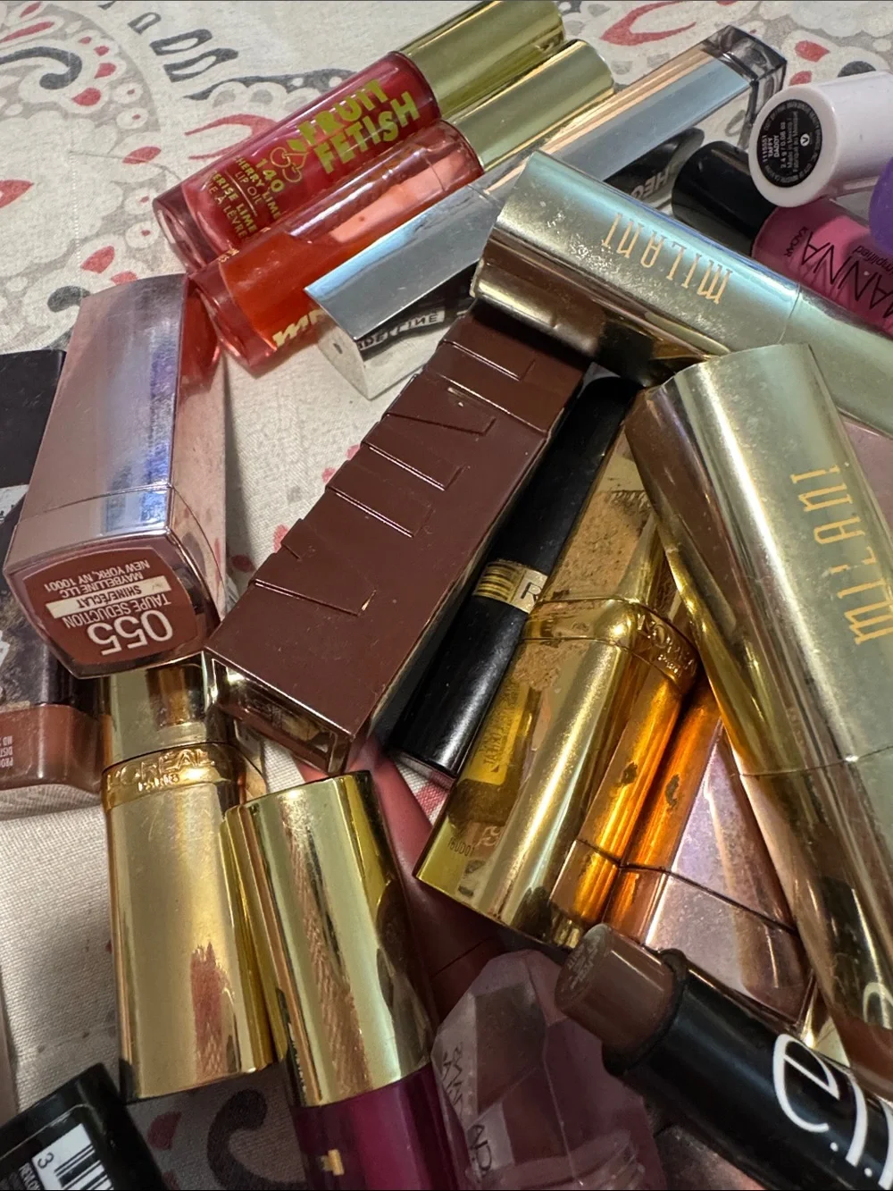 Revlon lot lipsticks